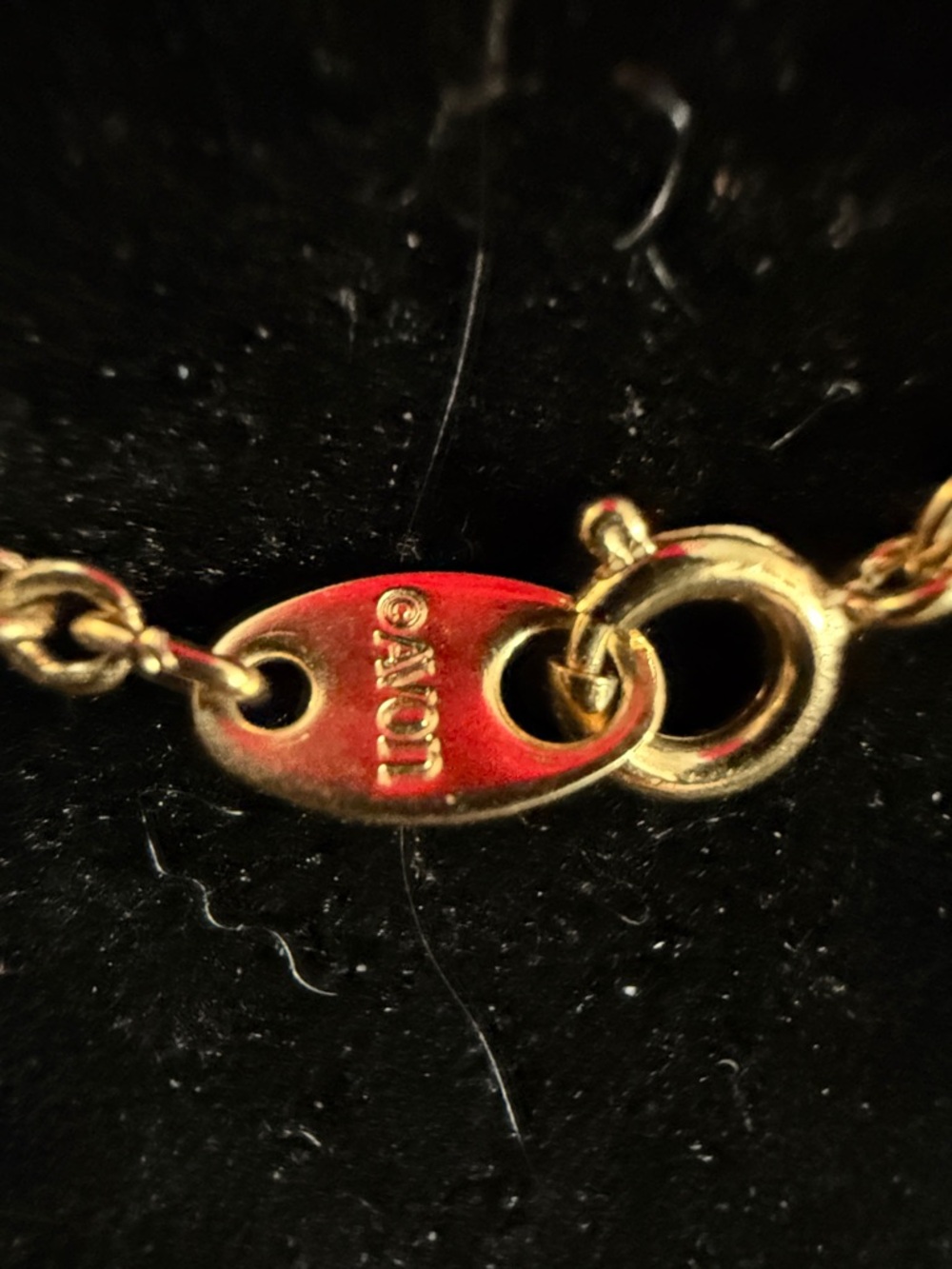 Vintage Avon Gold-Tone Red Lucite Apple Pendant Necklace - Picture 5 of 9